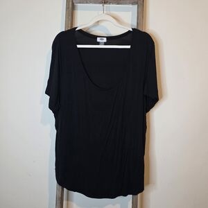 ⭐️40% Off⭐️ Old Navy Relaxed Curve Hem Deep Round Neck T-shirt in Black Jack